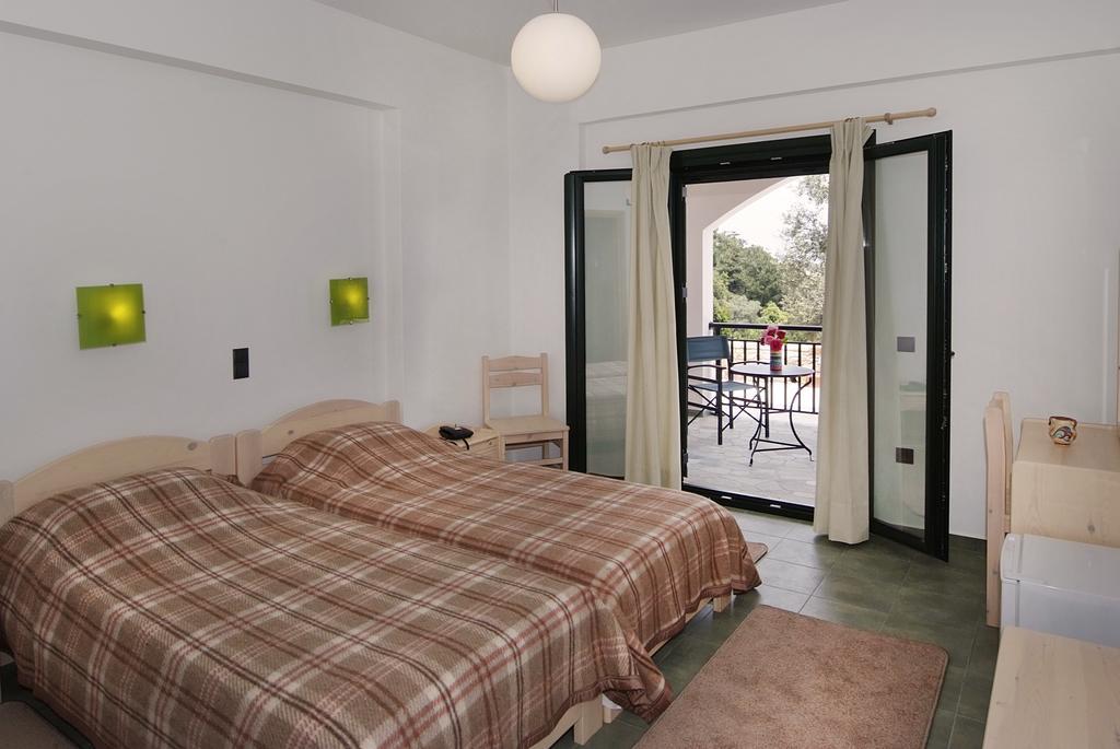 Eri Rooms To Let Raches  Eksteriør bilde